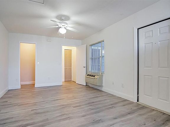 4th image of 526 Caribbean Dr
