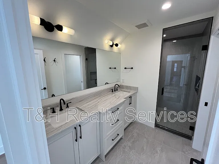 818 Union St — Photo 15