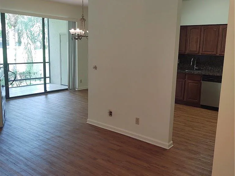 5801 Coach House Cir #B — Photo 8