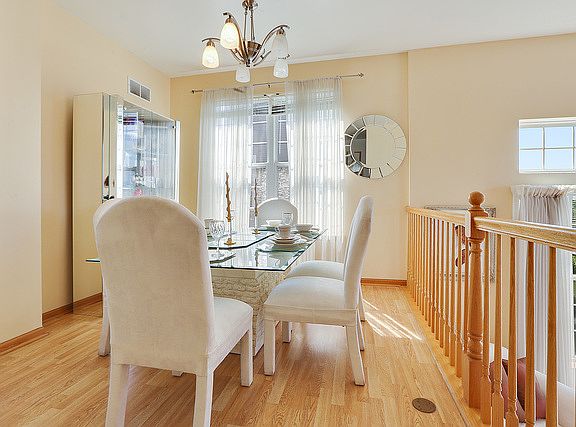 4th image of 3323 Clover Ln #0