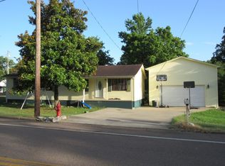 103 W Frazier St, Camden, TN 38320