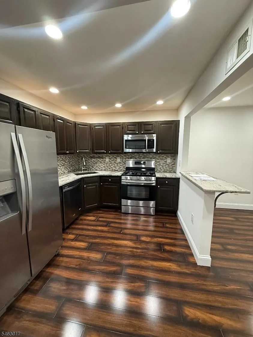 2 bed, 2.0 bath, $2,775 — Photo 4