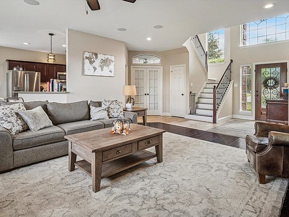 5th image of 548 Willowview Dr