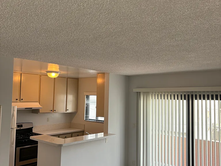 116 Rose Ave #8 — Photo 5