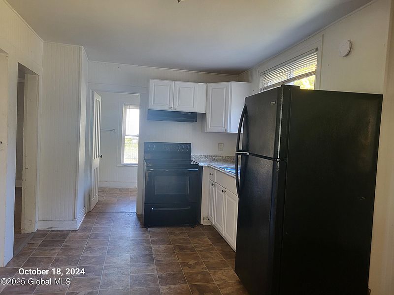 4th image of 863 Main Street