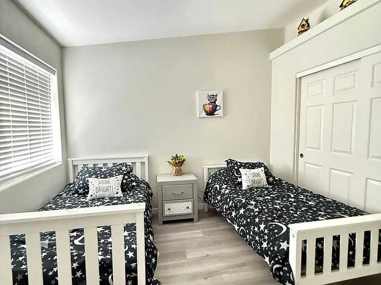 2725 Huntington Dr — Photo 14