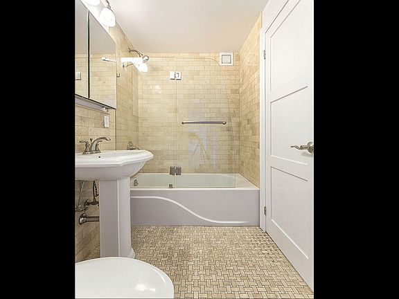 4th image of 70 W 93rd St #7027E