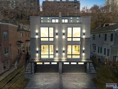 92 Myrtle Ave, Edgewater, NJ, 07020