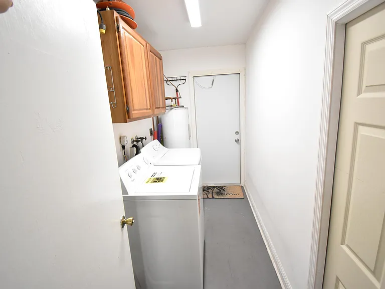 9426 Southampton Pl — Photo 32