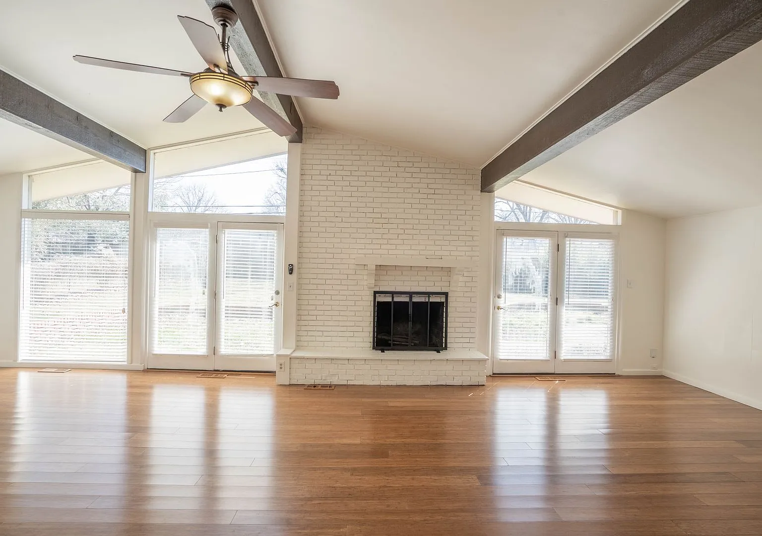 3 Bed | 2 Bath in Midtown! — Photo 4