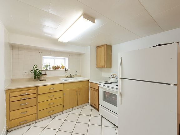 5th image of 3101 N Oconto Ave