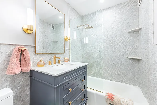 Sold by Modern Spaces | media 28