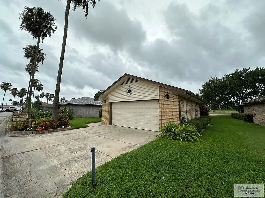 2 bed, 2.0 bath, 1579 sqft, $2,000 — Photo 3
