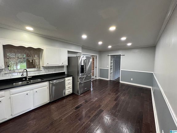 2nd image of 524 Creekview Cir