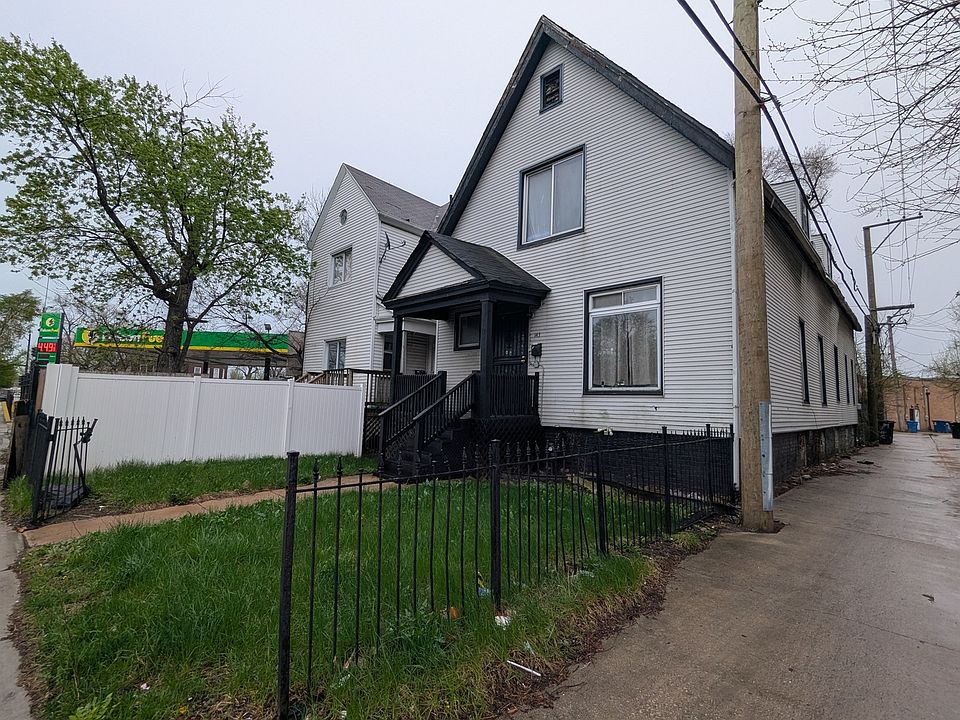 2nd image of 143 W 71st St