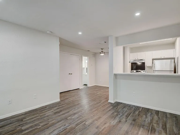 Moser Gardens Apartments — Photo 13