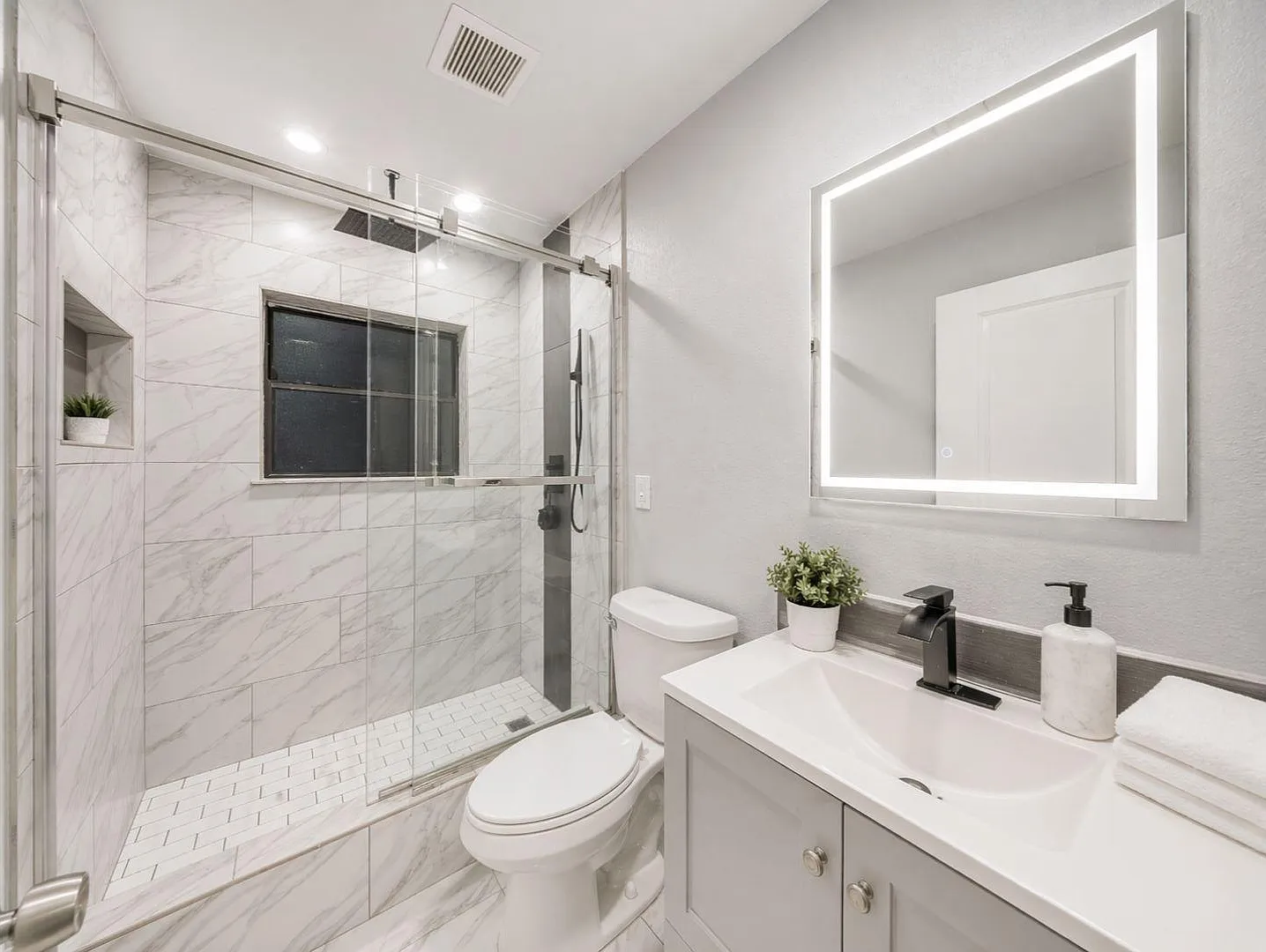 4 bed, 2.0 bath, 1598 sqft, $845 — Photo 2