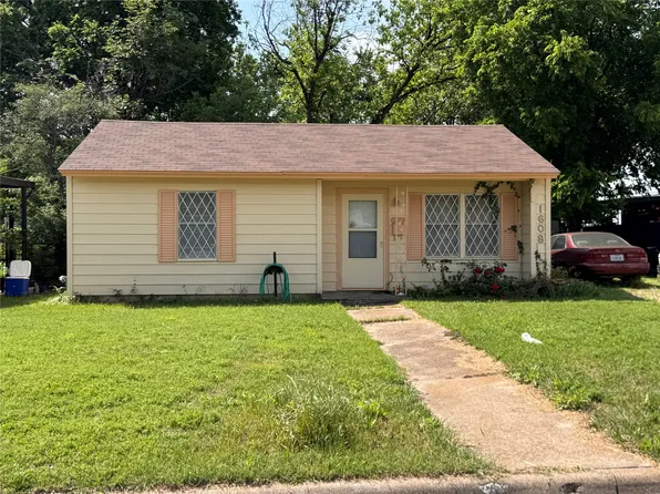 1608 Bell Ave, Blue Mound, TX 76131