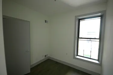 Rented by Realty Advisors Group