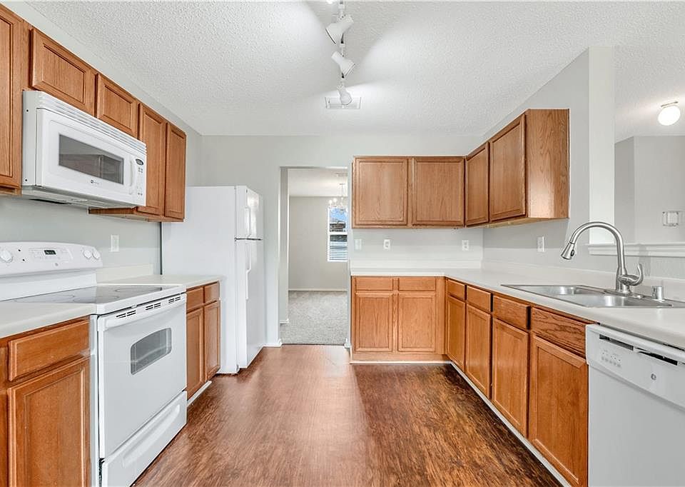 1st image of 1419 Honey Bee Ln