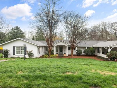 1065 Englewood Dr, Winston Salem, NC, 27106