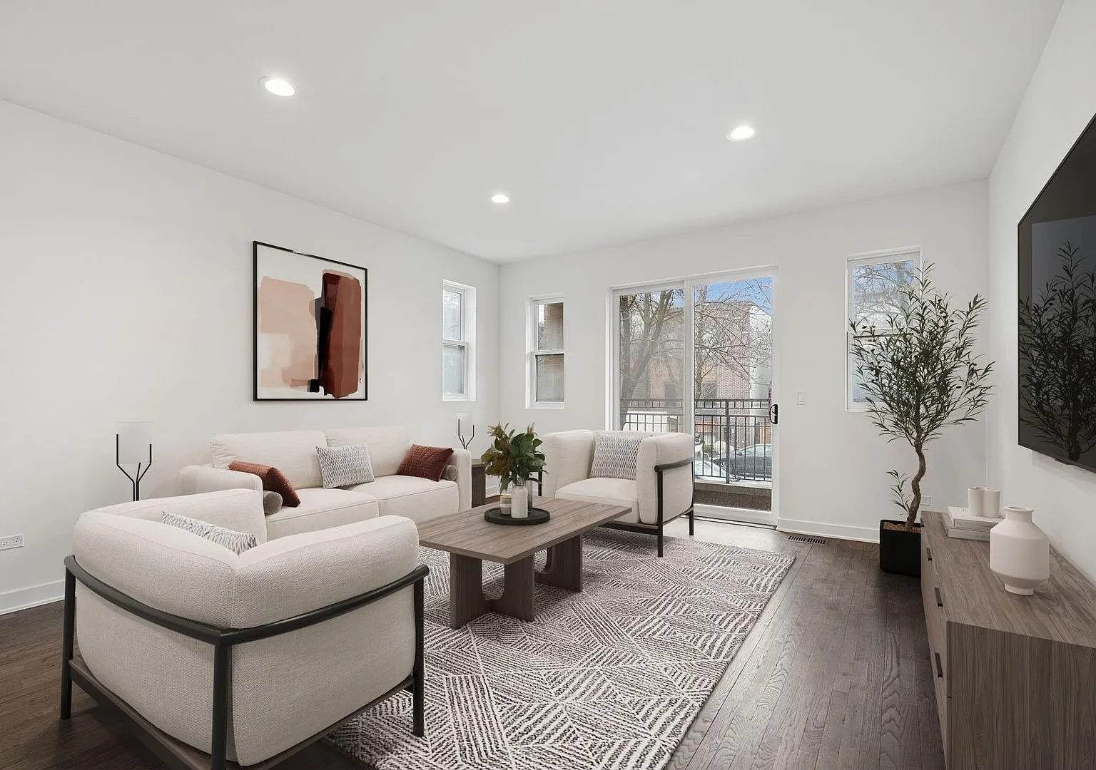 4 bed, 3.0 bath, 1700 sqft, $5,100 — Photo 2
