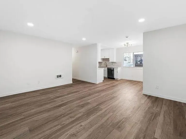 3825 Van Dyke Ave #3 — Photo 3