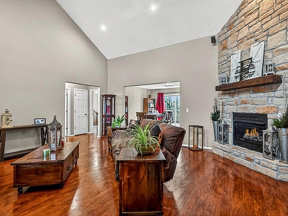 5th image of 127 Woods Edge Road