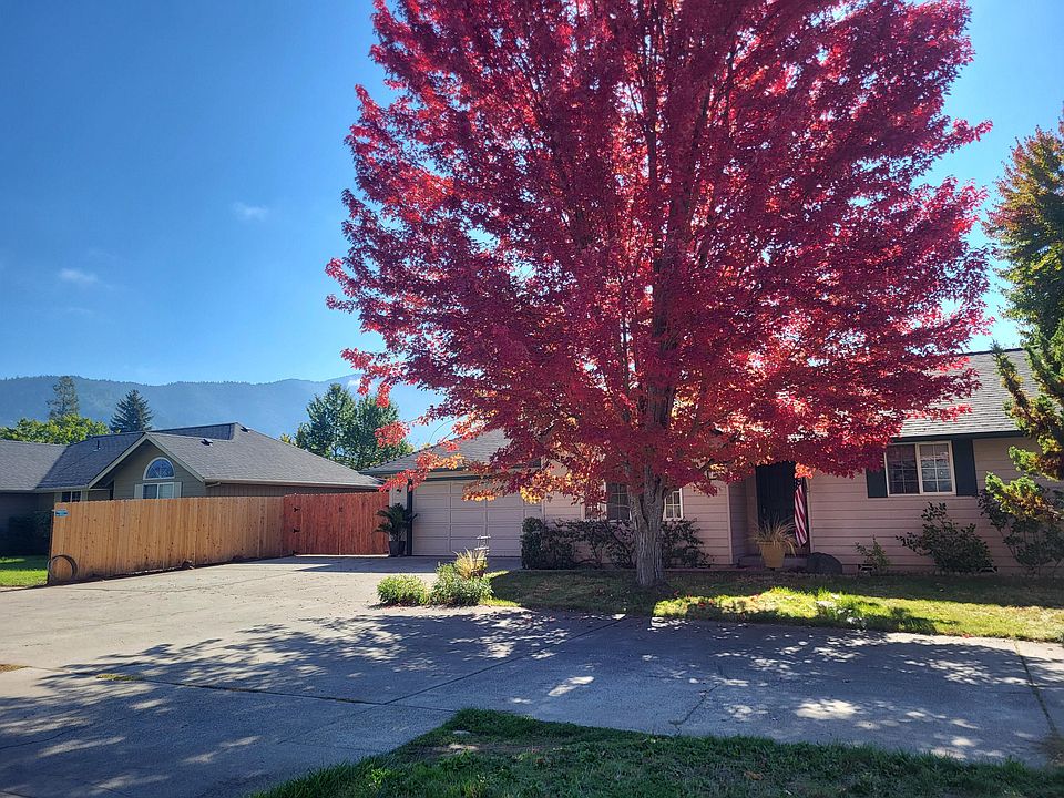 1st image of 1841 Cloverlawn Dr