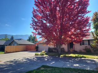 1841 Cloverlawn Dr, Grants Pass, OR 97527