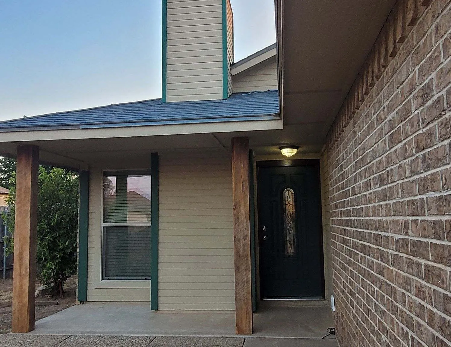 2 bed, 1200 sqft, $1,800 — Photo 1