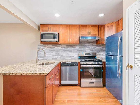 3rd image of 172-18 Jamaica Ave #6C
