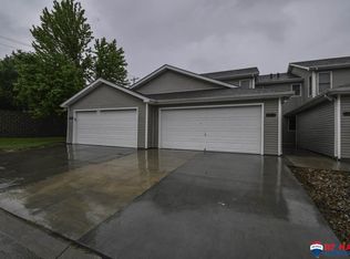 532 Lakeside Dr #34, Lincoln, NE 68528
