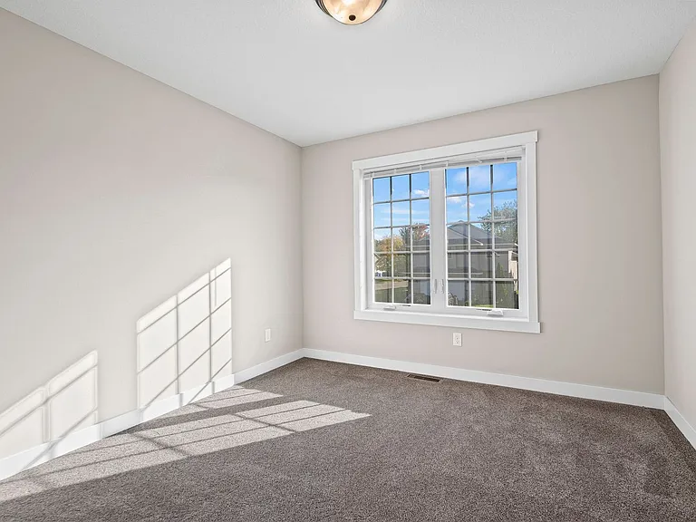 527 Meadow Ln — Photo 14