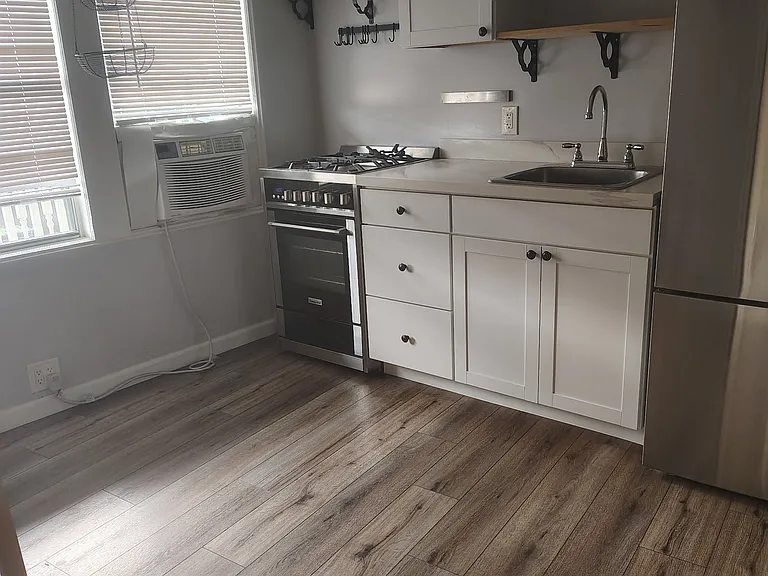 1005 Ferry St #D — Photo 22