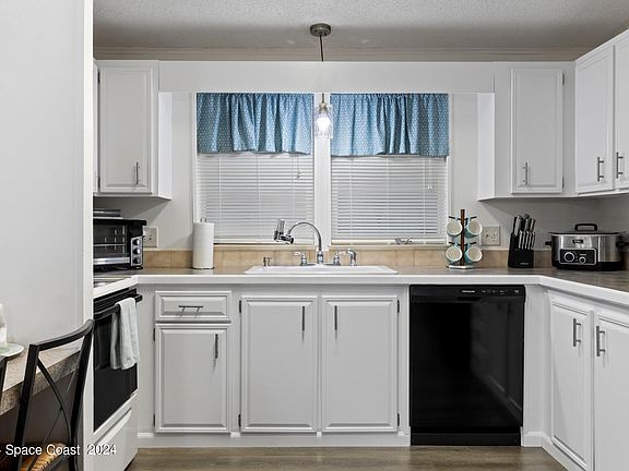 4th image of 806 Sapodilla Dr