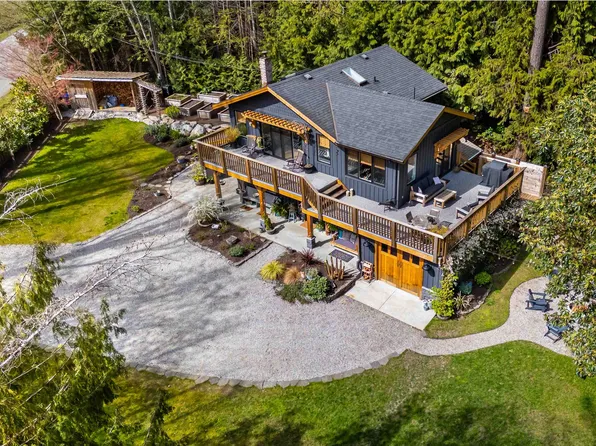 5522 Wakefield Rd, Sechelt, BC V7Z 0N3