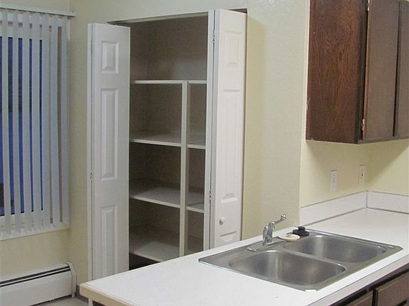 4th image of 1422 Kent Ct