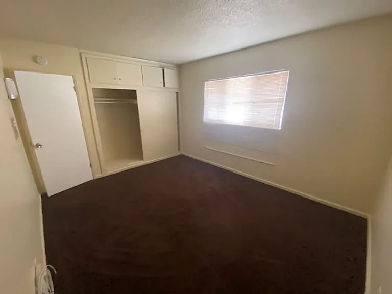 1676 E Kingsley Ave — Photo 2