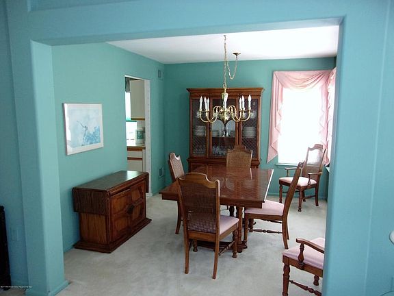 4th image of 1089A Canterbury Dr