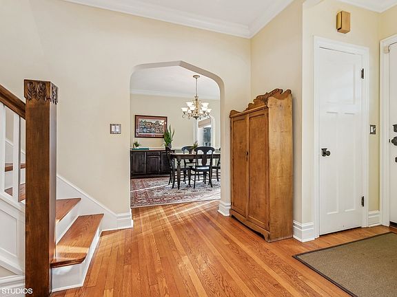 2nd image of 838 Linden Ave