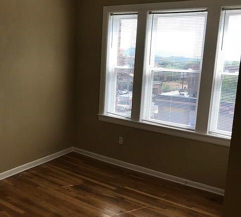 3rd image of 606 N Roan St APT 9A