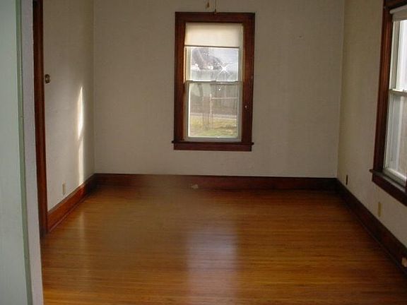 4th image of 851 Brighton Ave