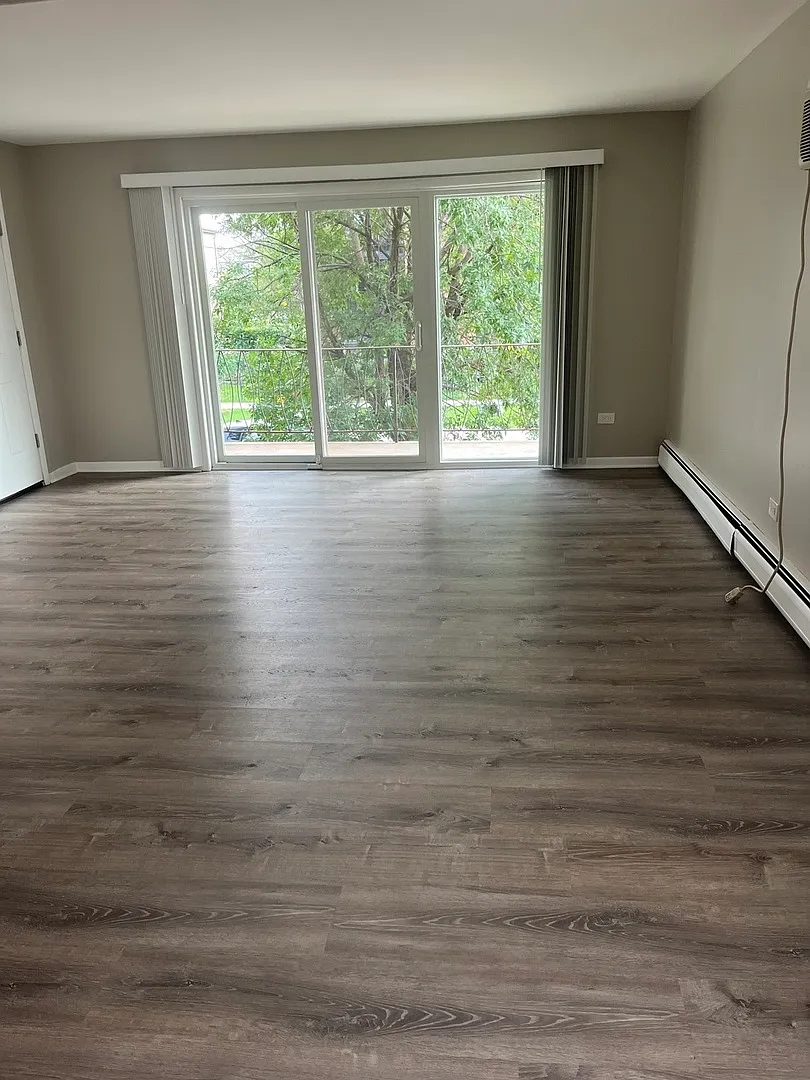 2 bed, 900 sqft, $1,600 — Photo 2