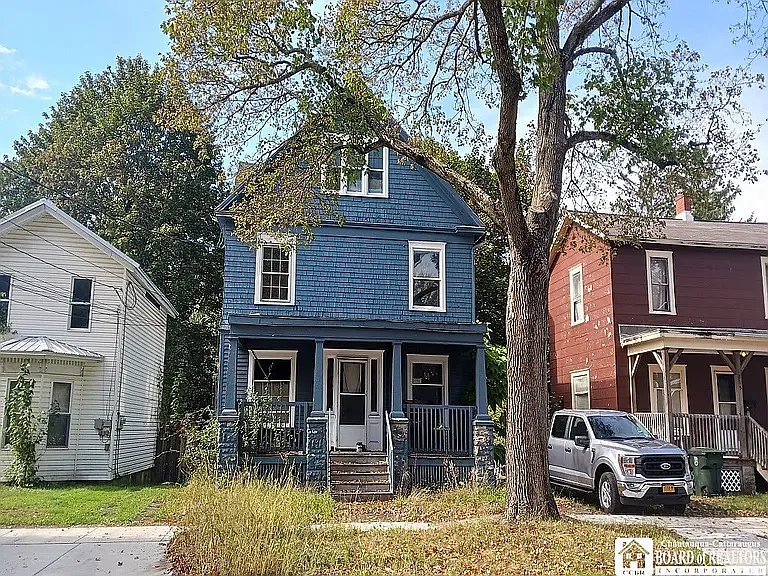 813 Spring St