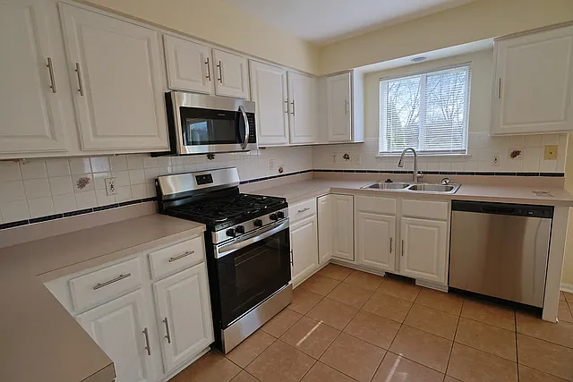 14252 S Hemingway Cir — Photo 9
