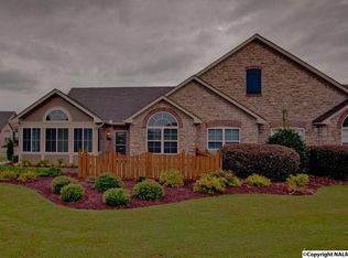 54 Laurel Ln, Brownsboro, AL 35741