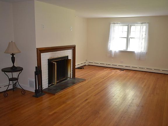 4th image of 400 Dexter Dr