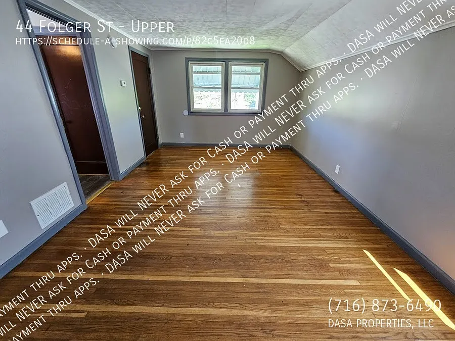 44 Folger Upper - 2 Bed / 1 Bath — Photo 2