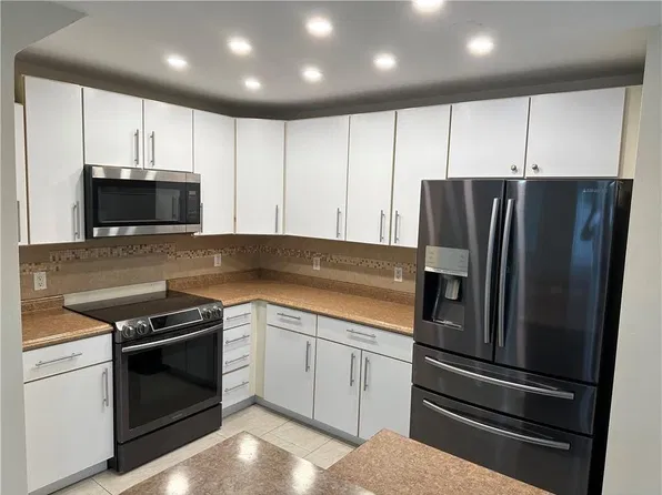 4400 Crystal Lake Dr, Pompano Beach, FL 33064